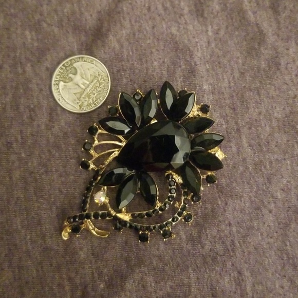 Beautiful brooch - Picture 3 of 3